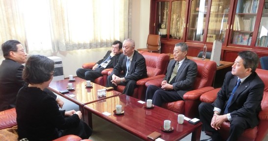 陳處長與日高町商工會議所田中建夫會長等人座談