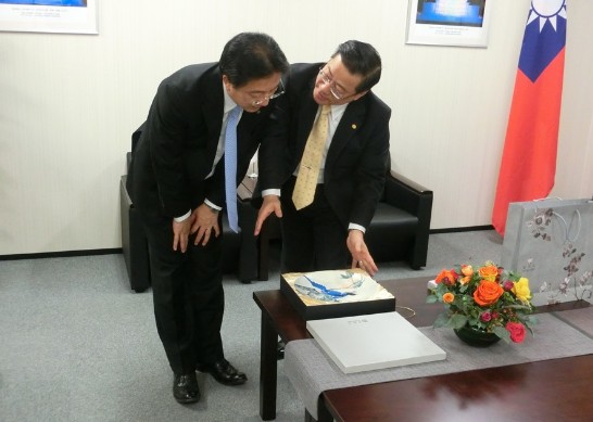 陳處長賀禮米澤市長