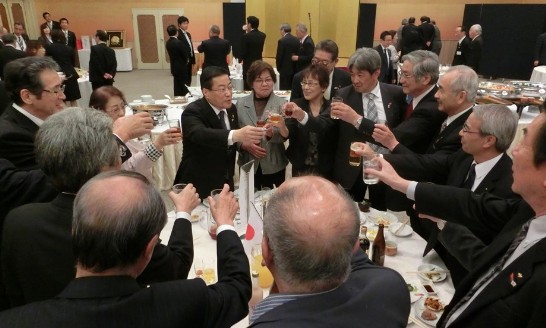 陳處長於祝賀會與來賓互動聯誼