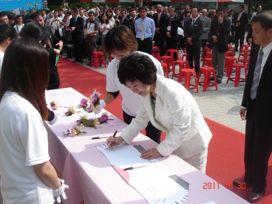 高橋知事、台北市立動物園の会場に到着