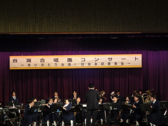 東川町東川中学校吹奏部の演奏様子