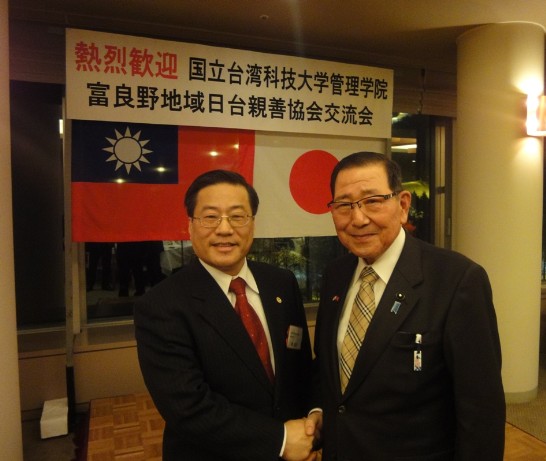 陳処長と富良野地域日台親善協会本間勲会長との一枚