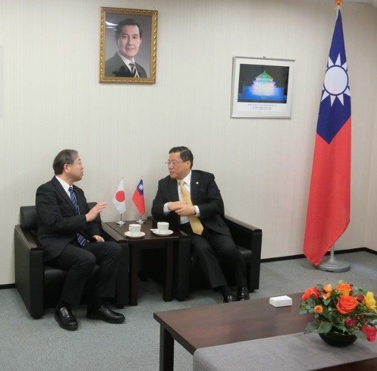 陳処長と荒川裕生北海道副知事との接見