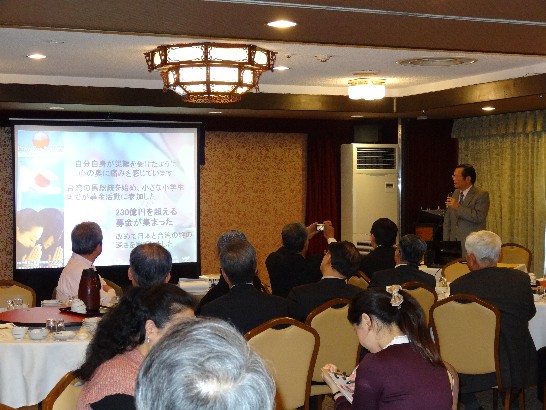 一、黄處長於本（101）年4月14日下午出席大阪「支持關西防衛之會」（會長：濱野晃吉）於錦城閣餐廳舉辦之例會，並以「台日關係與兩岸關係」為題發表演講。