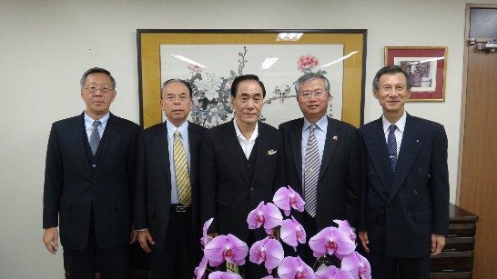 蔡處長與兵庫縣日華親善協會大谷武三郎乙行合影2013.10.21