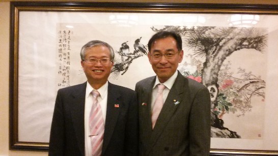 蔡處長與和歌山市日台議連松井紀博會長合影2013.11.7-2