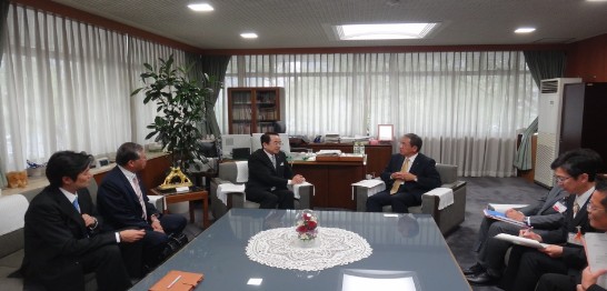 李會長嘉進104年10月27日與廣島縣高垣廣德副知事進行會談