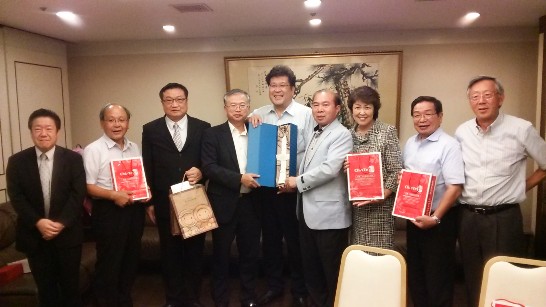 江議員志銘（左三）蔡處長（左四）林議員世宗（中）張委員茂楠（右四）