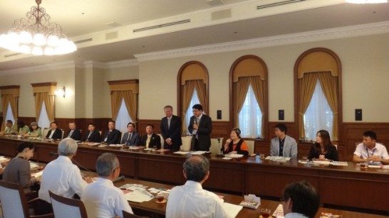 1.拜會情形(潘縣長-站立者右；蔡處長-站立者左)