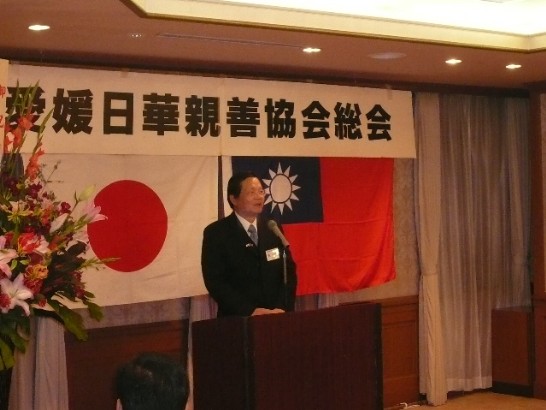 一、黃處長於本（98）年11月25日赴愛媛縣，分別拜會松山市市長中村時廣及該市議會議長菊池伸英，就台日地方交流交換意見；同日晚間出席愛媛縣日華親善協會總會。