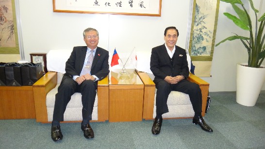 蔡處長與兵庫縣日華親善協會大谷武三郎合影2013.10.21