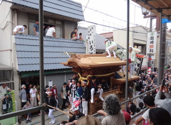 大阪府岸和田市舉辦彩車節活動
