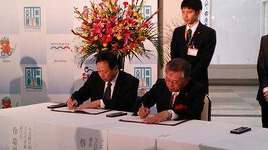 徐副代表與蔡處長見證台日自行車道締盟