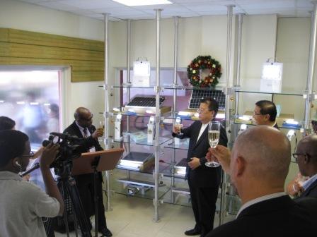 道格拉斯總理於致詞時向在場貴賓舉杯祝賀我商在克國鴻圖大展。