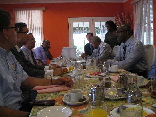 商會會長David Lake(右一)及該會成員回應將與本館緊密配合，結合商會會員，共同推動此次商展及台克經貿交流。