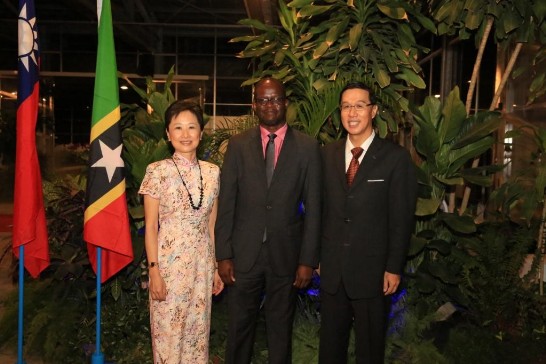 克國外長Patrice Nisbett出席本館國慶酒會。