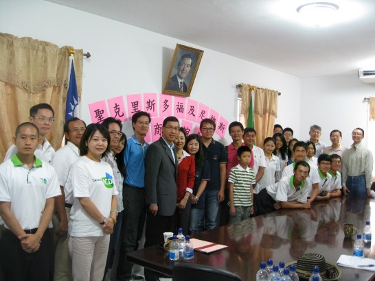 成立大會在駐館團員眷共同見證下正式成立並共同合影留念。