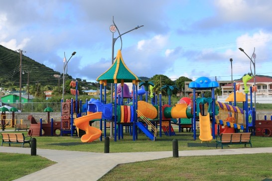 台克兩國合作首都New Road親子公園完工一景:適合各年齡層遊具、節能照明、綠地景觀、步道及座椅。
