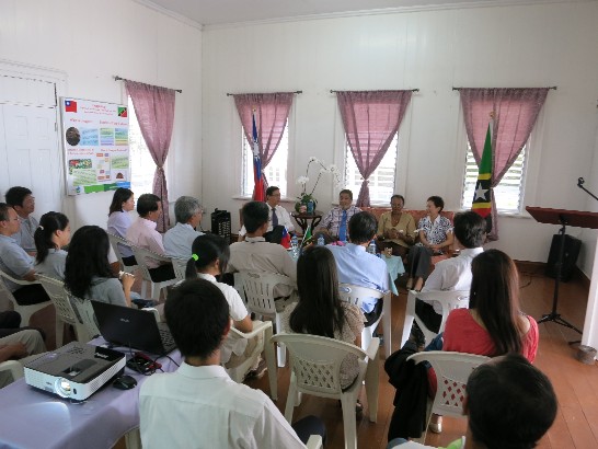 克國副總督Eutace John伉儷與駐館同仁工作經歷及生活哲學。