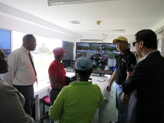 承建廠商iView代表介紹及操作保全監視系統相關設備。