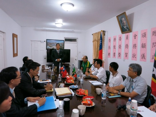 曹大使感謝張顧問熱心為海外僑胞服務並支持中華民國共同為外交打拼，係僑界之典範。