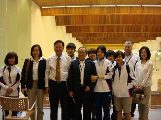 本處劉代表與我參賽隊員合影