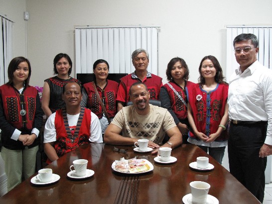 屏東縣獅子鄉訪團與外交部長合影