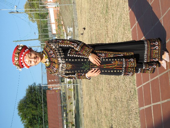 黃秘書菁鶯身著原住民服飾