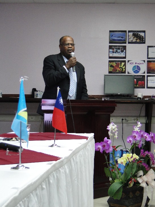 教育部長詹姆士致詞