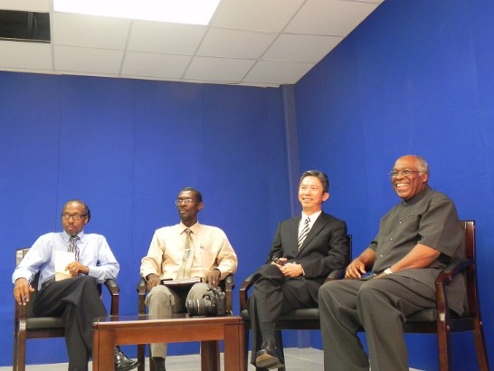 右起(From the right）：新聞局長史賓格(Denys Springer)、周大使台竹(Amb. Tom Chou)及勞工新聞部常務次長聖希爾(Felix St. Hill)