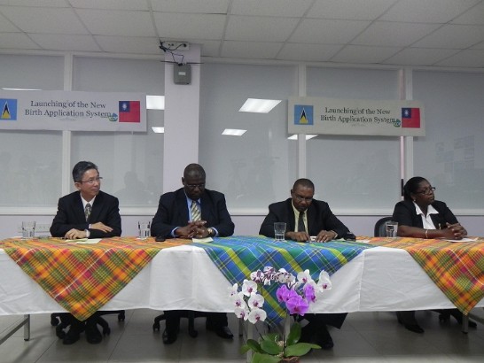 左起(From the left)：周台竹大使(Amb. Tom Chou)、金恩總理(Prime Minister Stephenson King)、司法部長法蘭西斯(Minister Rudolph Francis)
