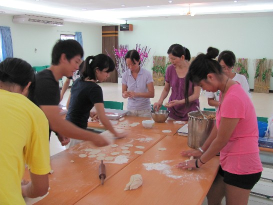 大使館及技術團員眷製作台灣美食情形