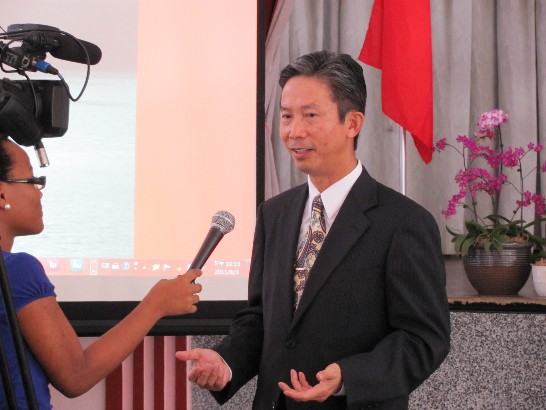 周大使會後接受媒體專訪