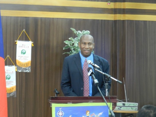 露國教育部長路易士(Dr. Robert Lewis)致詞