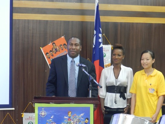 聖露西亞教育部長路易士(Robert Lewis)致詞