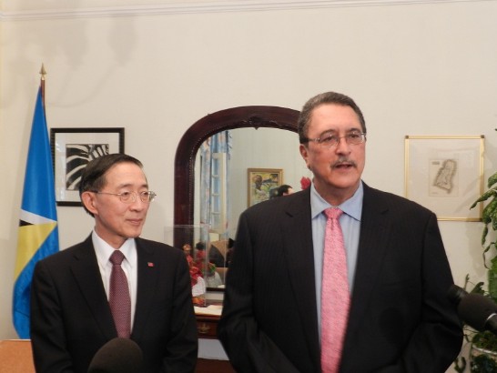 林永樂部長與安東尼總理接受當地媒體訪問