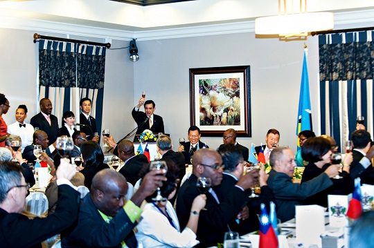 2013年8月16日 駐聖露西亞大使館舉行歡迎馬總統午宴,露國總督、總理、參、眾議長及各部會首長與參、眾議員均應邀與會