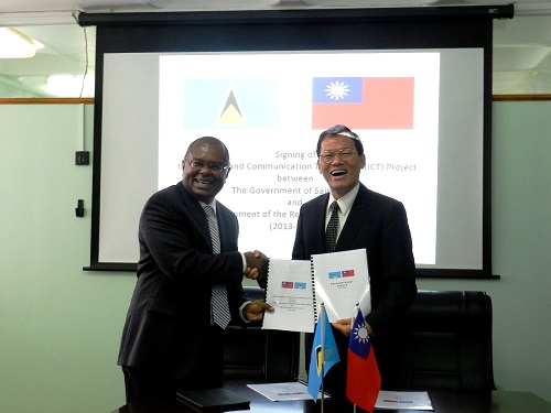 1030616章計平大使與露國佛萊契爾部長共同簽署合作計畫