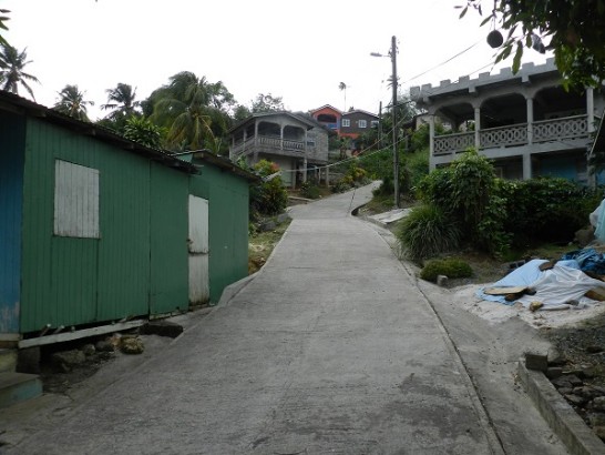 中華民國援贈聖露西亞巴布農道路建設一景