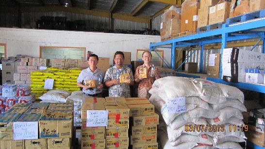 ROC (Taiwan) Ambassador George T.K. Li, on behalf of the Taiwan NGOs, made donation of food and medical supplies for the Disaster Relief of RMI on Wednesday July 3.  Chief Secretary Casten Nemra received the donation and expressed gratitude and appreciation.  Ambassador Li also conveyed the goodwill of the people of R.O.C. Taiwan to the people of the Marshall Islands in the drought-affected areas during this time of hardship and his best wishes for a speedy drought relief. 