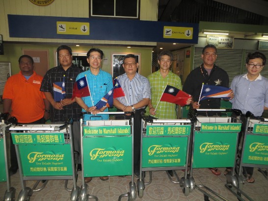 A donation of 20 luggage cars with monetary value of USD6,000 by the Formosa Group was presented at the Amata Kabua International Airport on July 25, 2014.  H.E. Ambassador Winston Wen-yi Chen of the R.O.C.(Taiwan), Airport Manager Mr. Thomas Maddison, RMIPA Board Mr. Steven Phillips, Mr. Samuel Lin and Mr. Chewy Lin from Formosa Group all attended the ceremony. 