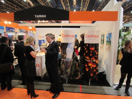 台灣攤位辦理「快樂時光」（Happy Hour）酒會