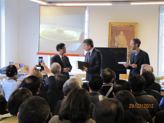 贈書予萊顿大學