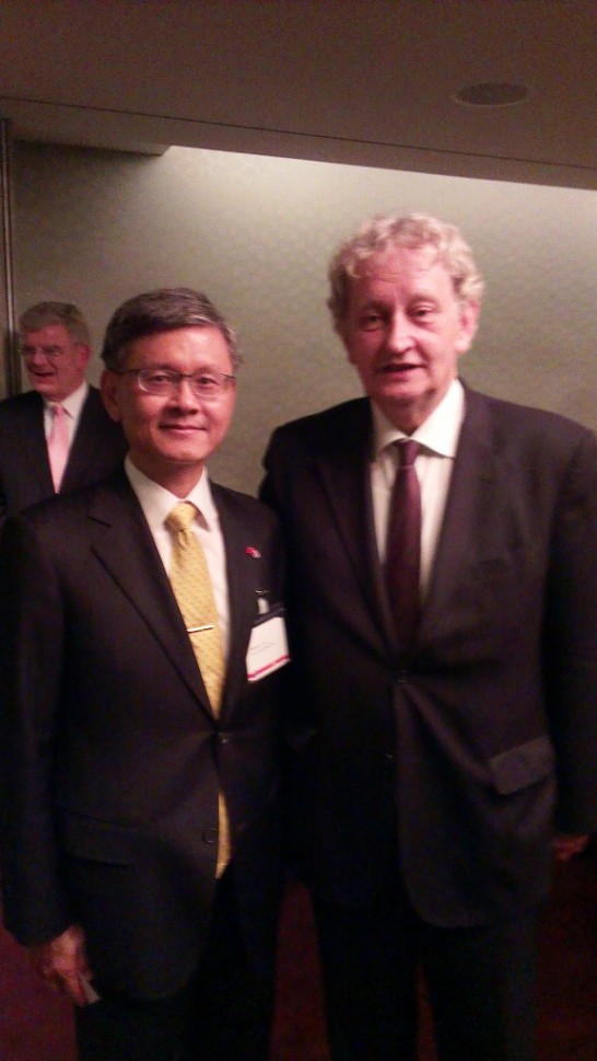 李大使光章於2013年10月23日晚間參加荷蘭阿姆斯特丹、阿密爾、阿姆斯特溫、哈連米爾等四城市假荷蘭皇家音樂大會堂聯合舉辦之商業聯誼酒會活動。