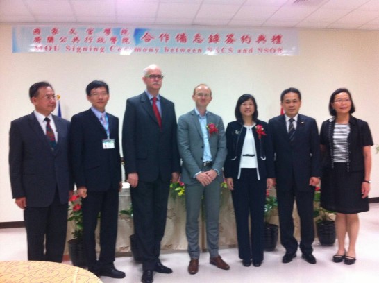 中華民國國家文官學院5月16日與荷蘭公共行政學院(NSOB)於臺北簽訂「國家文官學院與荷蘭公共行政學院合作備忘錄」，由文官學院吳瑞蘭副院長與荷蘭公共行政學院副院長Dr. Martijn van der Steen代表簽約，外交部歐洲司副司長黃敏境、荷蘭貿易暨投資辦事處副代表Robert de Vries，以及本年6月即將赴荷蘭研習的國內中高階文官等30多人在場觀禮