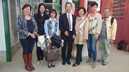 周台竹大使偕同來荷出席雙邊會議之行政院農業委員會國際處陳處長建斌等一行參訪南荷蘭TomotoWorld茄類溫室推廣中心，與該中心就溫室養殖技術交換意見