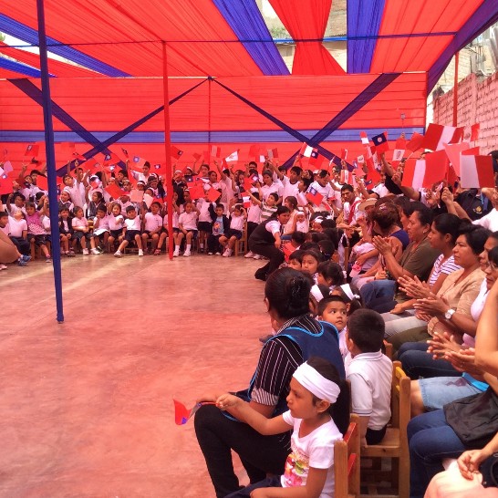 Para reducir la brecha digital entre las ciudades y los barrios así como mejorar la calidad de la enseñanza, el gobierno de Taiwán a través de su oficina representativa en el Perú donó 16 computadoras y mobiliario compuesto de sillas y pupitres al Colegio Mater Admirabilis ubicado en Villa María del Triunfo el dia 14 de marzo.