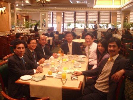 El Sr. Embajador Huang Lien Sheng realizo un desayuno de trabajo con el Lic. Yvan Vasquez, Presidente Regional de Loreto, para detallar los pormenores de inaugurar una aula de computo en Iquitos.