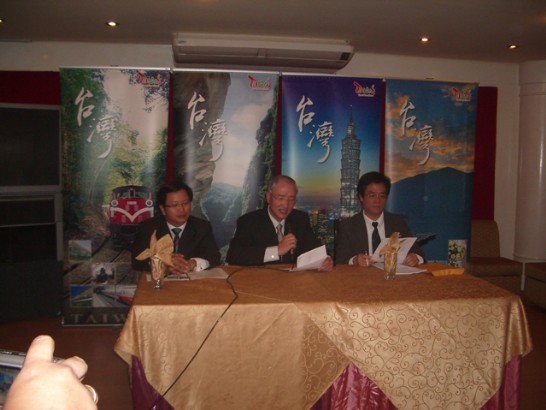 Plena conferencia de prensa.