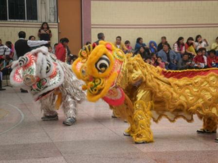 中華三民聯校學生表演舞獅慶祝母親節